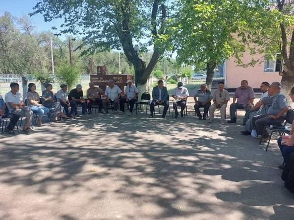 Жамбыл облысының әкімі Қазақстан барысы – Ғалымжан Қырықбайға пәтер кілтін табыстады