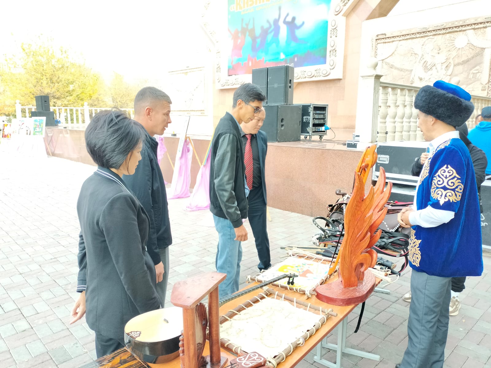 Әулиеата  аспаны әнге бөленді