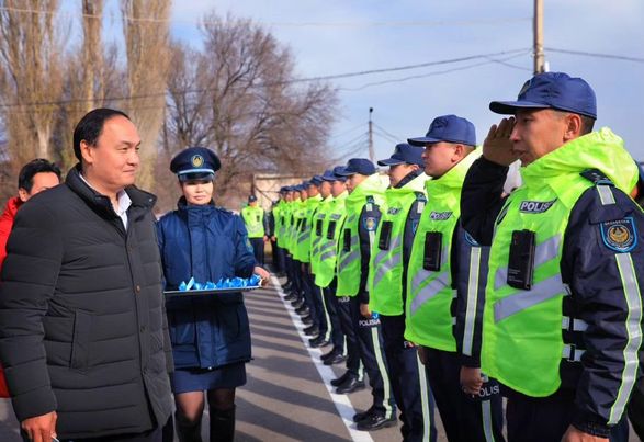 Жамбылдық полицейлерге алғашқы болып отандық өндiрiсте жасалған электромобильдер табыс етілді