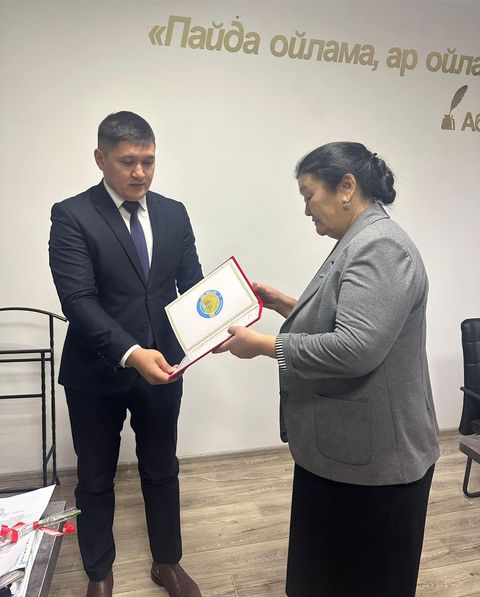 АЯУЛЫ ҰСТАЗҒА ҚҰРМЕТ КӨРСЕТІЛДІ