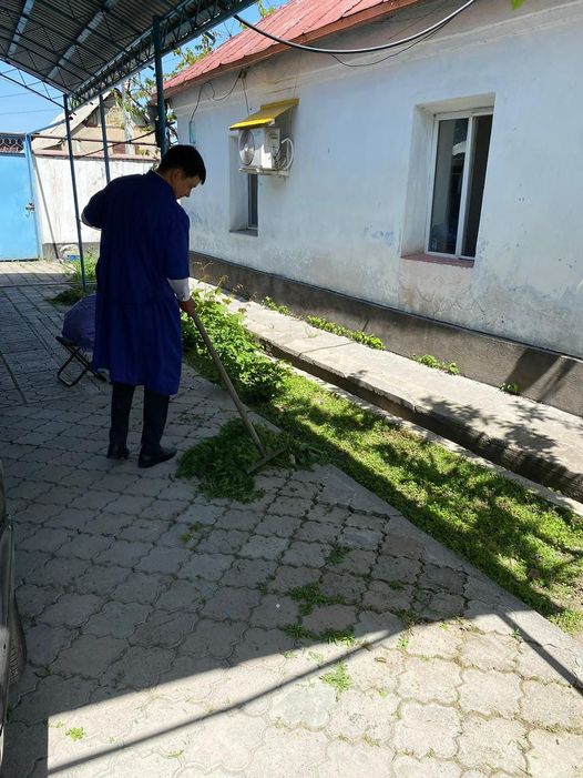 «ӨНЕГЕЛІ ҰРПАҚ»: САЙРАМДЫҚ ҚЫЗМЕТКЕРЛЕР ҚАРТТАРДЫҢ ТҰРҒЫН ҮЙЛЕРІНЕ ТАЗАЛЫҚ ЖҰМЫСТАРЫН ЖҮРГІЗДІ