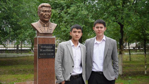 ТҮРКІСТАН ОБЛЫСЫНДА БІР СЫНЫПТА 6 ЕГІЗ БАЛА МЕКТЕП БІТІРІП ЖАТЫР