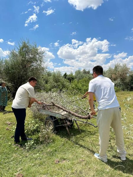 САЙРАМДА ДІН ӨКІЛДЕРІНІҢ ҚАТЫСУЫМЕН «ХАНҚОРҒАН» ТӨБЕСІНДЕ ТАЗАЛЫҚ ЖҰМЫСТАРЫ ЖҮРГІЗІЛДІ