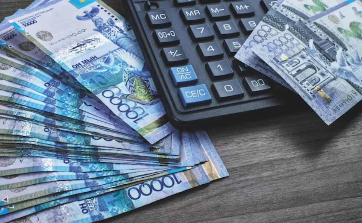 Шымкентте мектеп есепшісі өзіне 64 млн теңге "сыйақы" берген