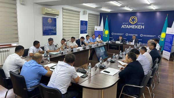 ТҮРКІСТАН: КЕҢЕС ОТЫРЫСЫНДА КӘСІПКЕРЛЕРДІҢ КӨТЕРГЕН МӘСЕЛЕСІ ТАЛҚЫЛАНДЫ 