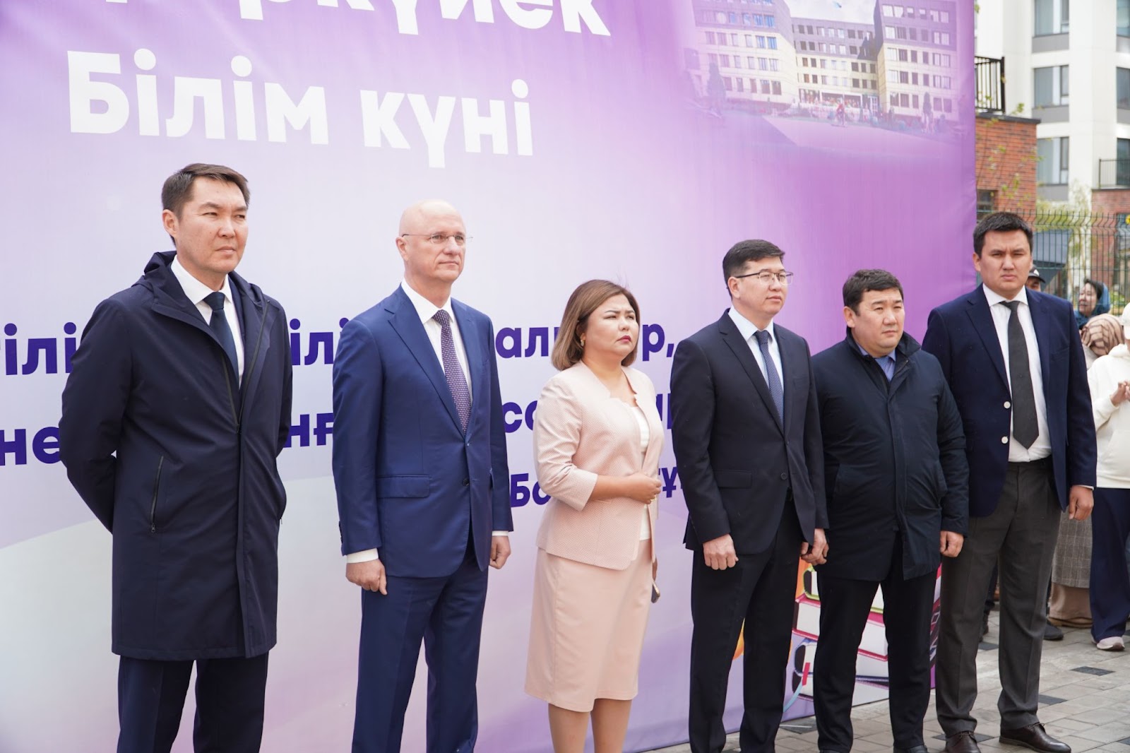 Премьер-Министрдің бірінші орынбасары Роман Скляр жайлы мектептің ашылу салтанатына қатысты 