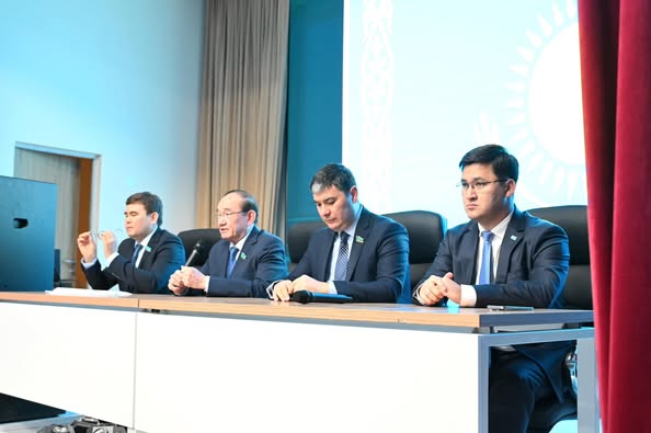 СЕНАТОРЛАР АЙТЫЛҒАН МӘСЕЛЕЛЕРДІ АЯҚСЫЗ ҚАЛДЫРМАЙТЫНДЫҚТАРЫН ЖЕТКІЗДІ