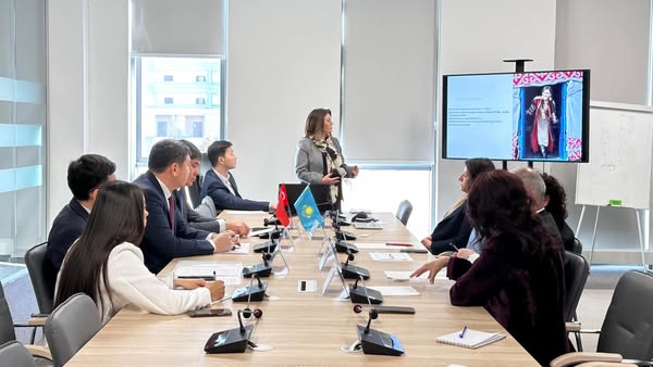 ТҮРКІСТАН ОБЛЫСЫНДА ӘЙЕЛДЕР КӘСІПКЕРЛІГІН ДАМЫТУ БОЙЫНША КЕЛІССӨЗ ЖҮРГІЗІЛДІ 