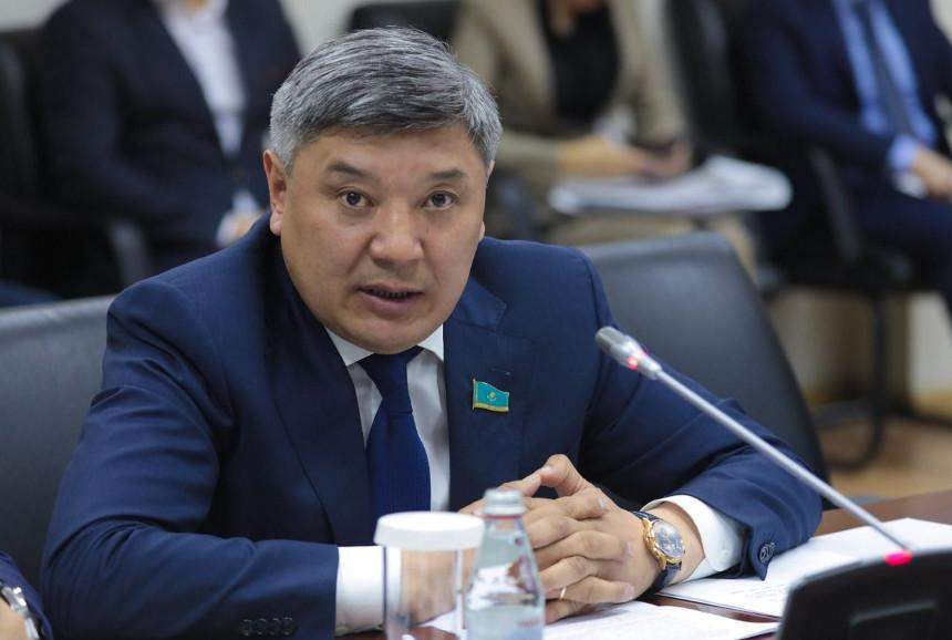 ЕКІ БІРДЕЙ ДЕПУТАТТЫҢ ЖАНАЙҚАЙЫ –  ЛГБТ