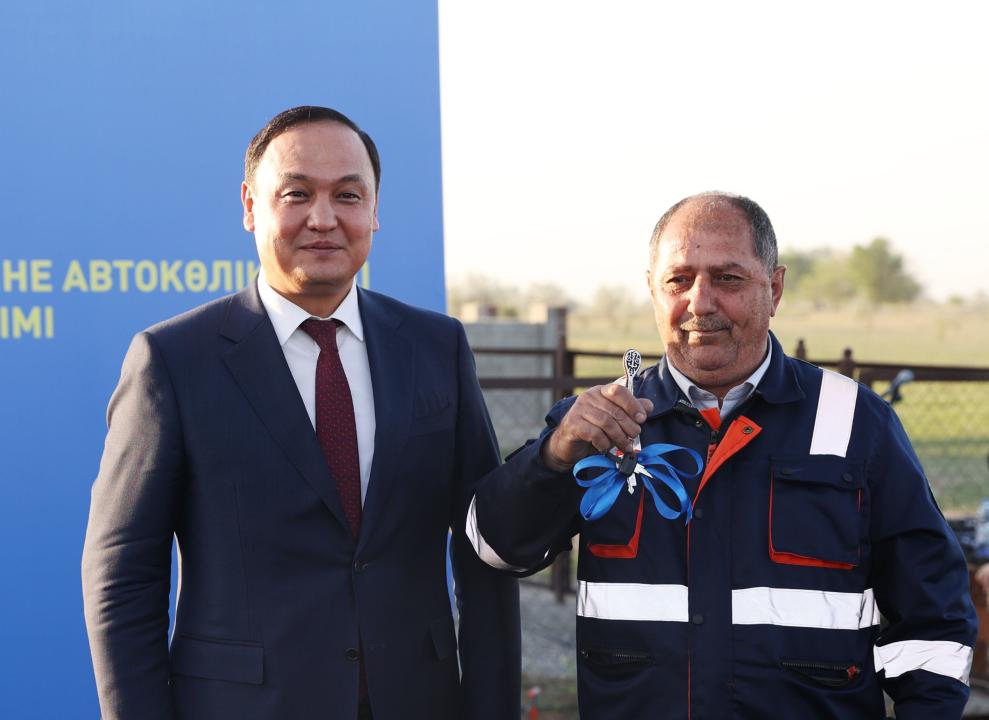 Облыс әкімі ветеринарларға 50 қызметтік автокөліктің кілтін табыстады