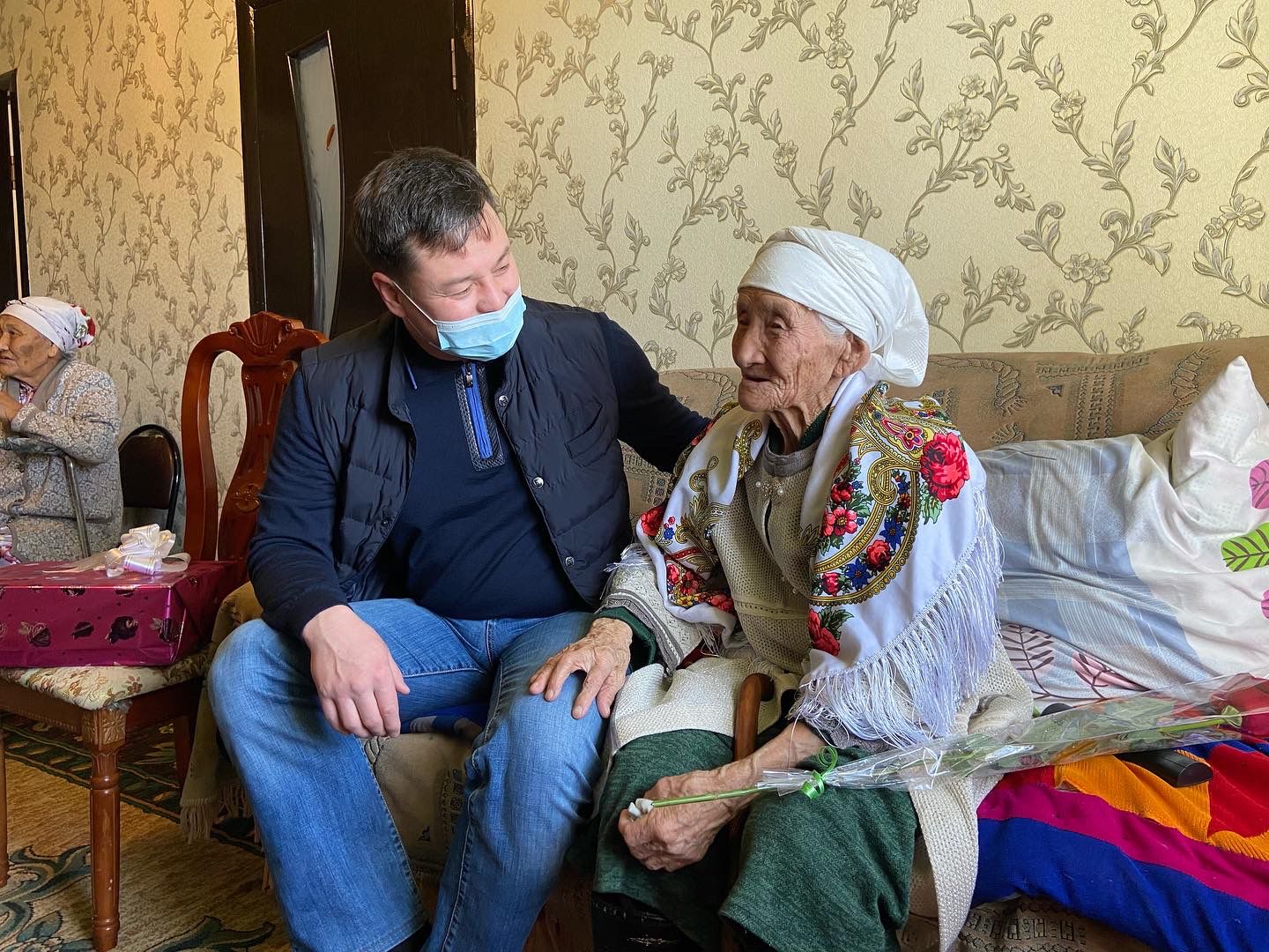 ҒАСЫР КУӘГЕРІНЕ ҚҰРМЕТ КӨРСЕТІЛДІ