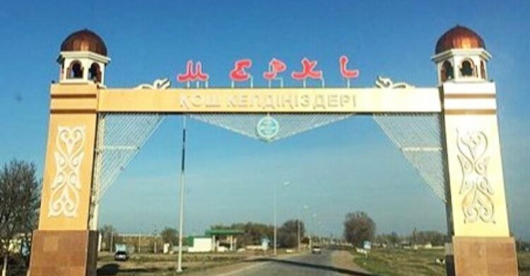 Балаларға арналған тамақтандыру бір ақ адамның қолынан дейді кәсіпкер