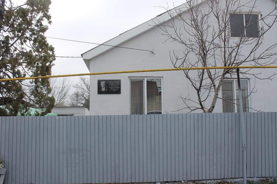 Қоғам қайраткеріне ескерткіш-тақта орнатылды